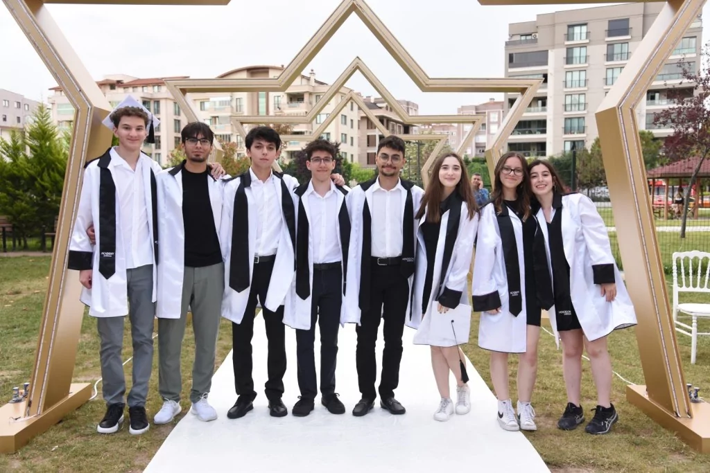 Şahinkaya'nın yıldızlarına görkemli mezuniyet