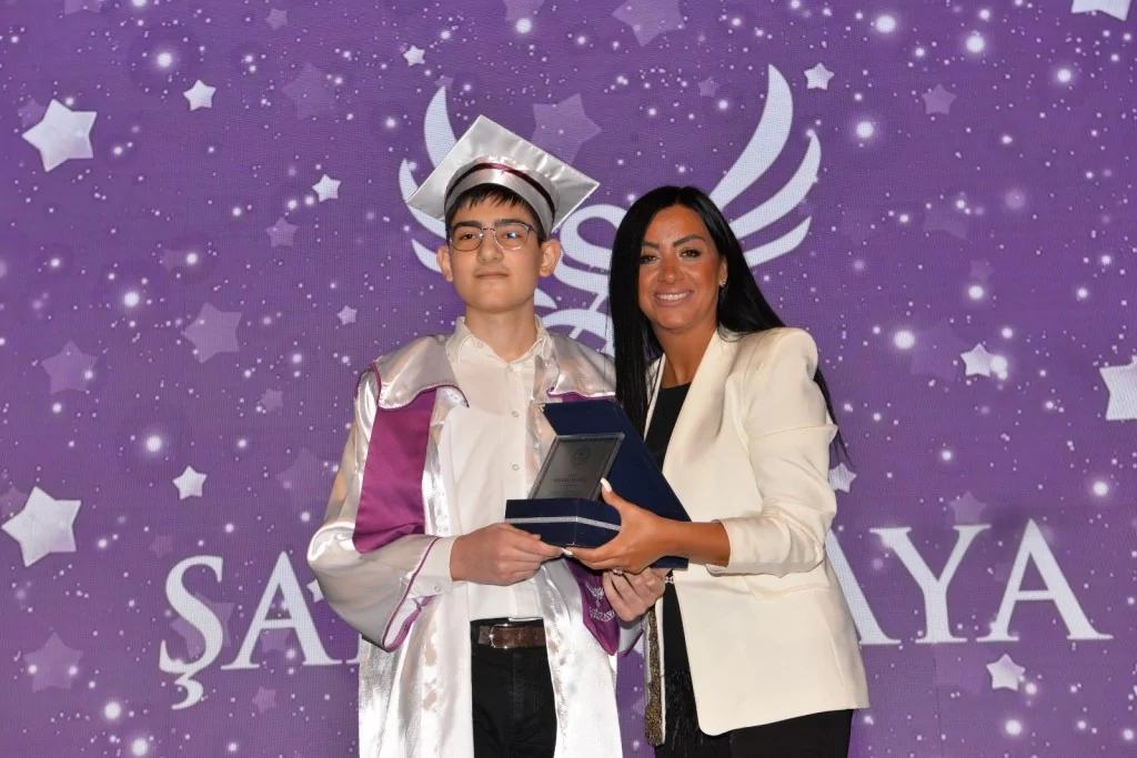 Şahinkaya'nın yıldızlarına görkemli mezuniyet