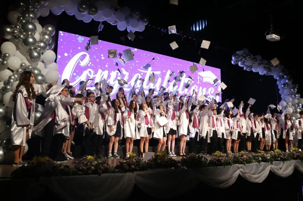 Şahinkaya'nın yıldızlarına görkemli mezuniyet