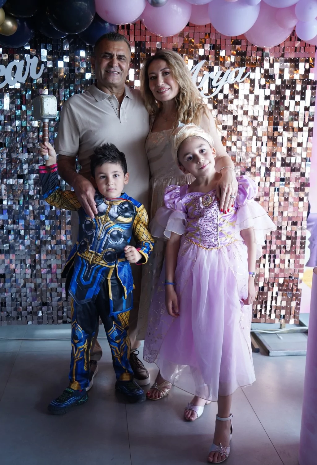 Eğlenceli doğum günü partisinde çocuklar doyasıya eğlendi