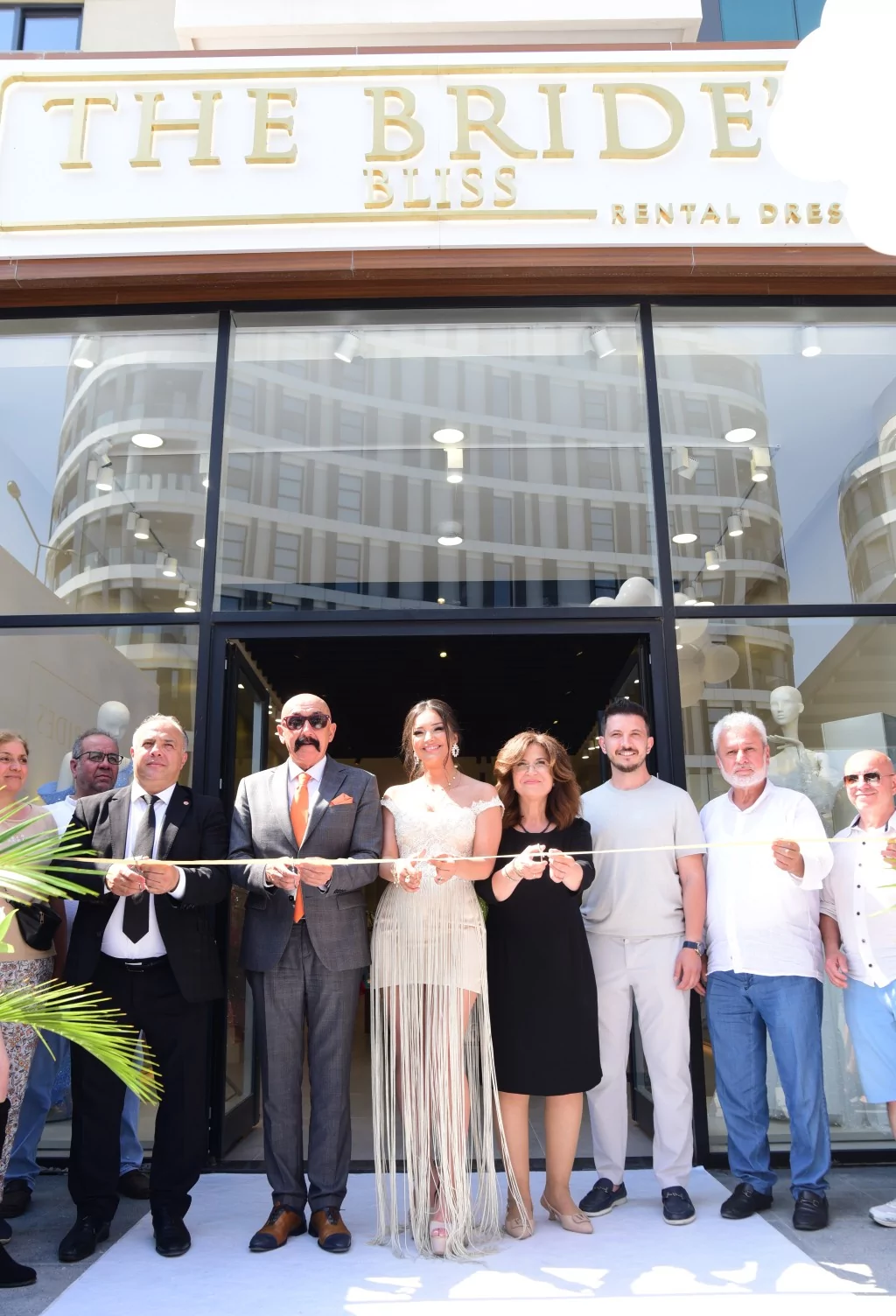 Sinem Cambaz'dan görkemli açılış