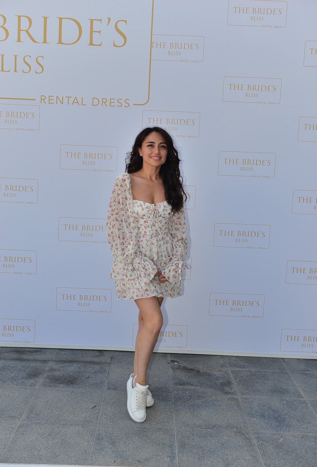 Sinem Cambaz'dan görkemli açılış