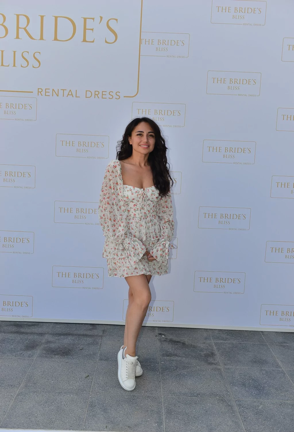 Sinem Cambaz'dan görkemli açılış