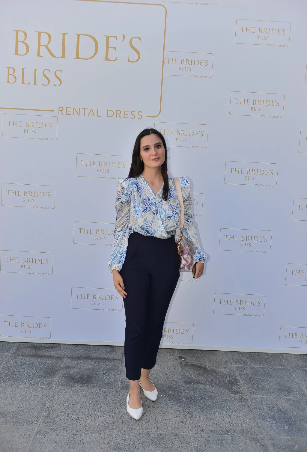 Sinem Cambaz'dan görkemli açılış