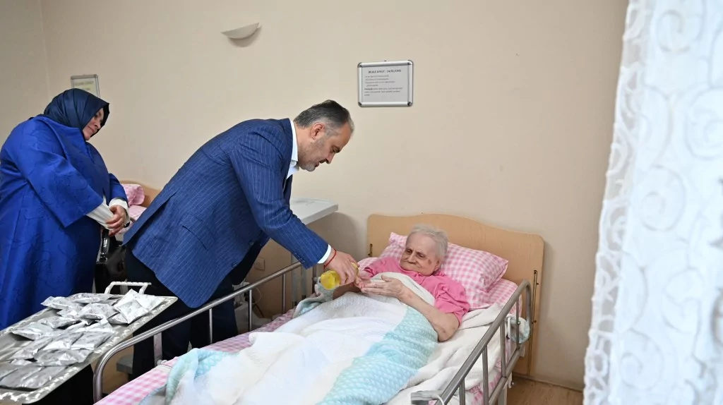 Huzurevinde bayram neşesi