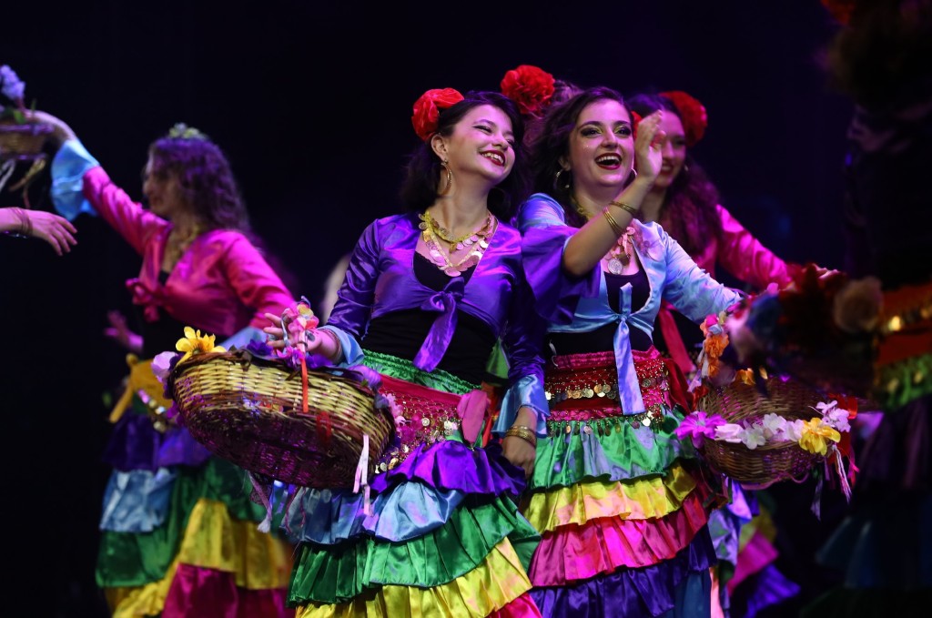 Bursa'da Karagöz Halk Dansları'ndan muhteşem final