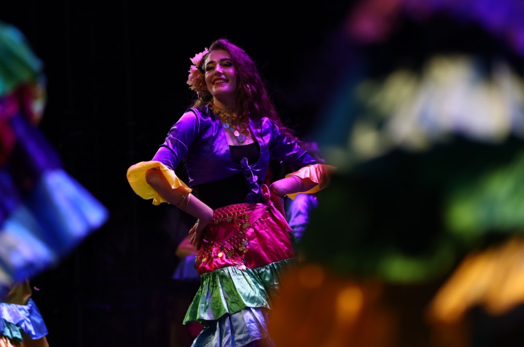 Bursa'da Karagöz Halk Dansları'ndan muhteşem final