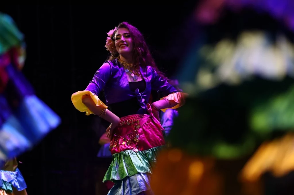 Bursa'da Karagöz Halk Dansları'ndan muhteşem final