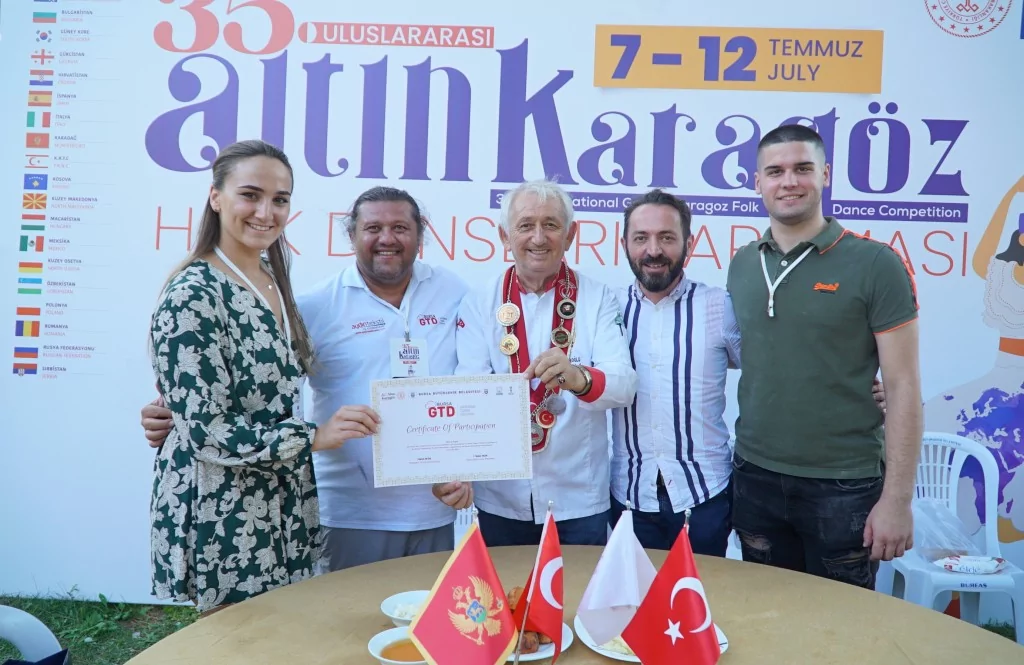 Dansçılar sahnede değil mutfakta ter döktü