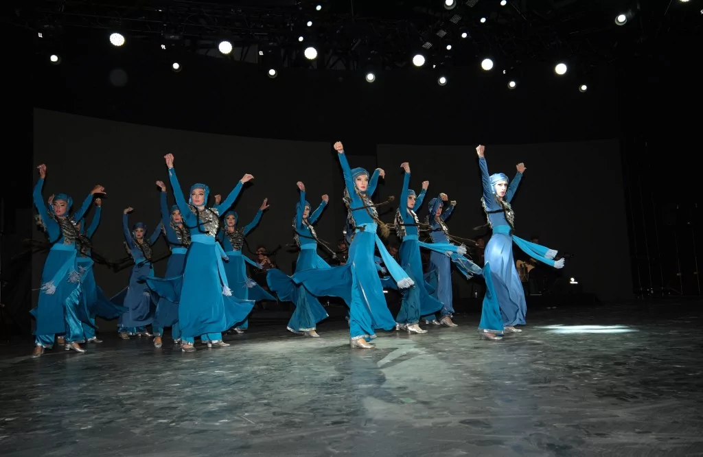 Yer çekimine meydan okuyan gösteri