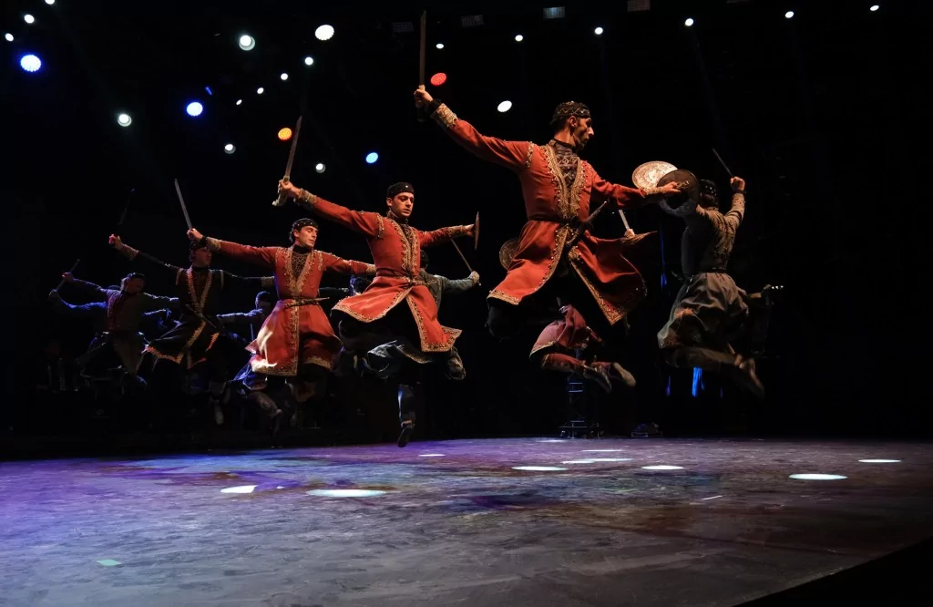 Yer çekimine meydan okuyan gösteri