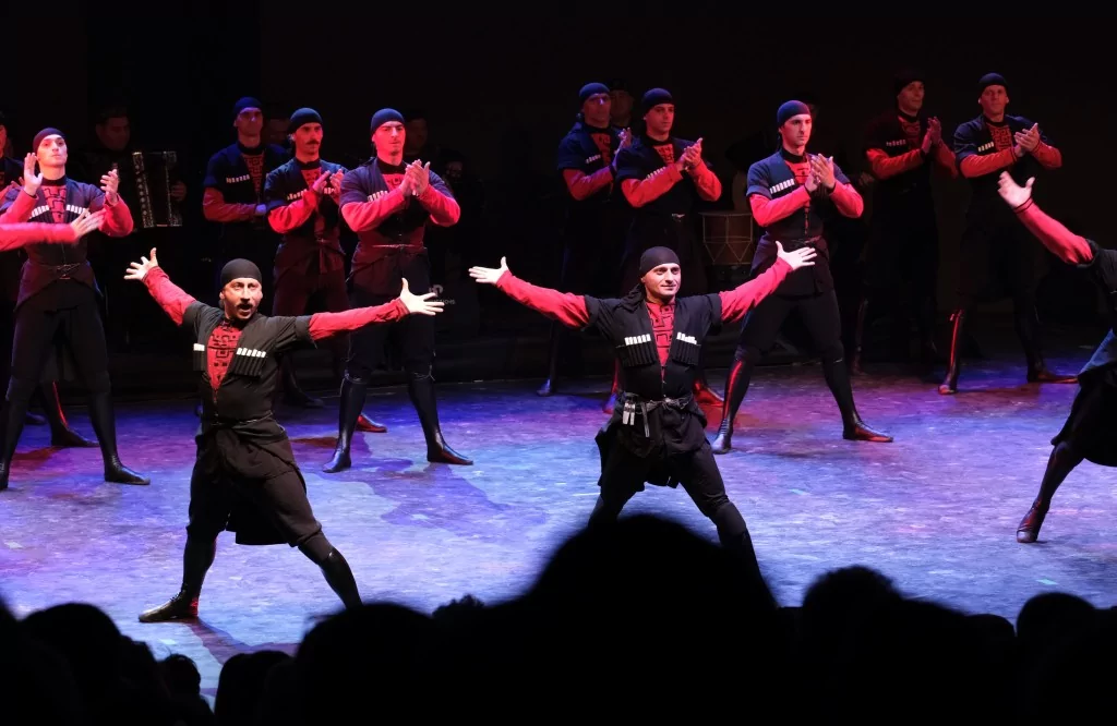 Yer çekimine meydan okuyan gösteri