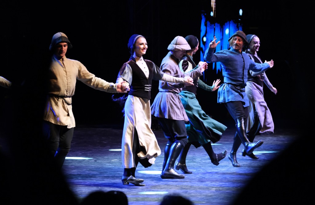 Yer çekimine meydan okuyan gösteri