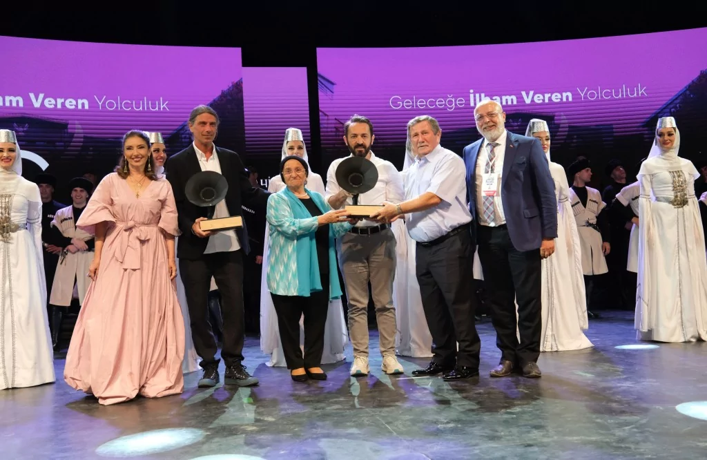 Yer çekimine meydan okuyan gösteri