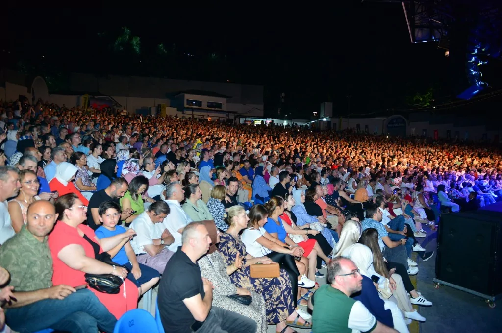 Bursa'da Muazzez Ersoy ile nostalji rüzgarı