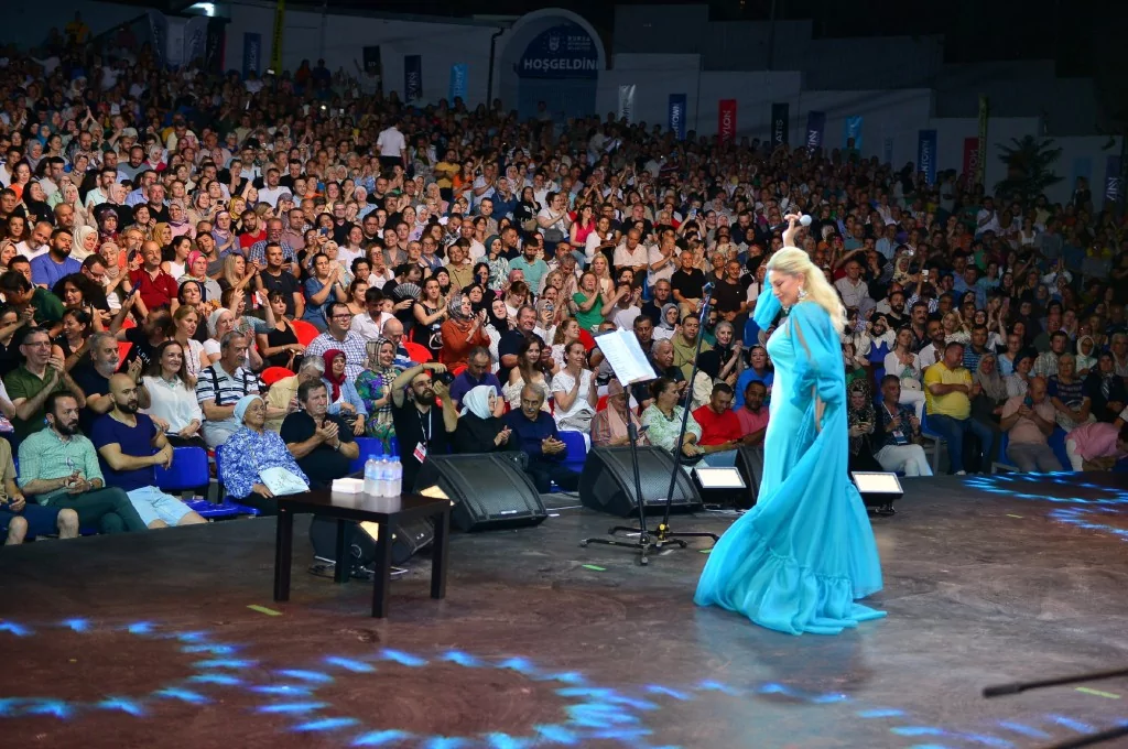 Bursa'da Muazzez Ersoy ile nostalji rüzgarı