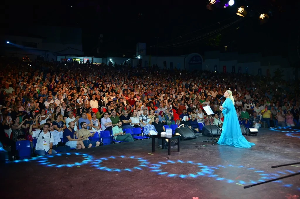 Bursa'da Muazzez Ersoy ile nostalji rüzgarı