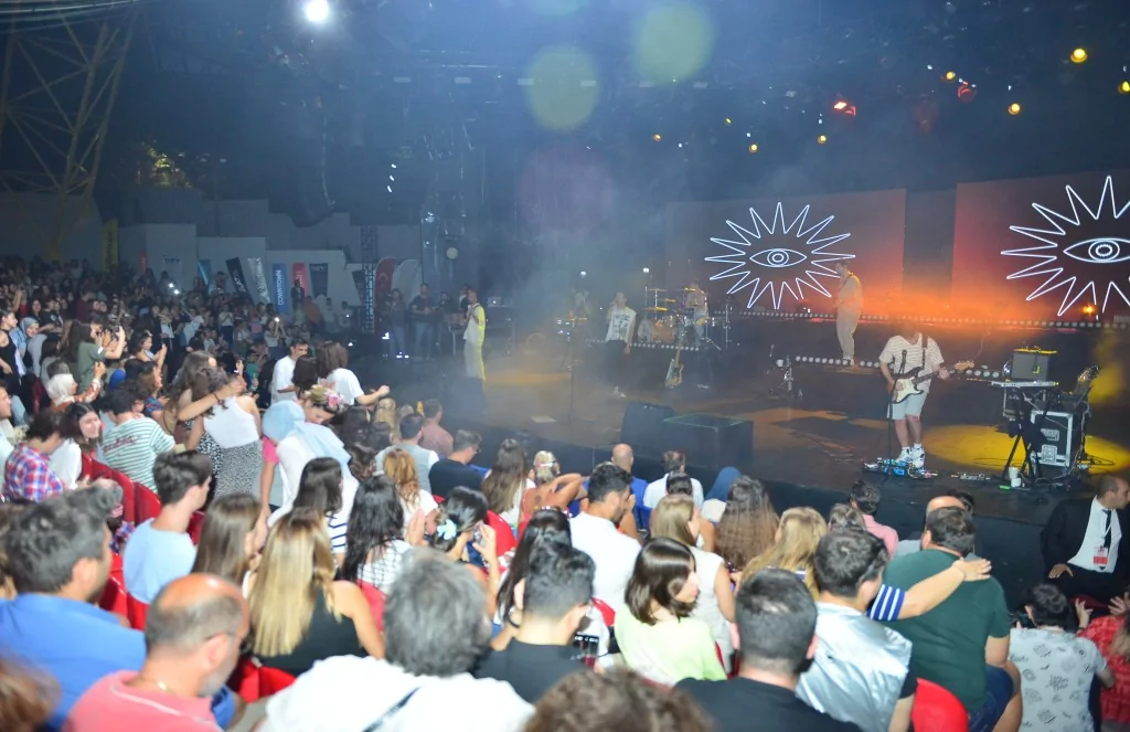 Gençler Madrigal'le coştu