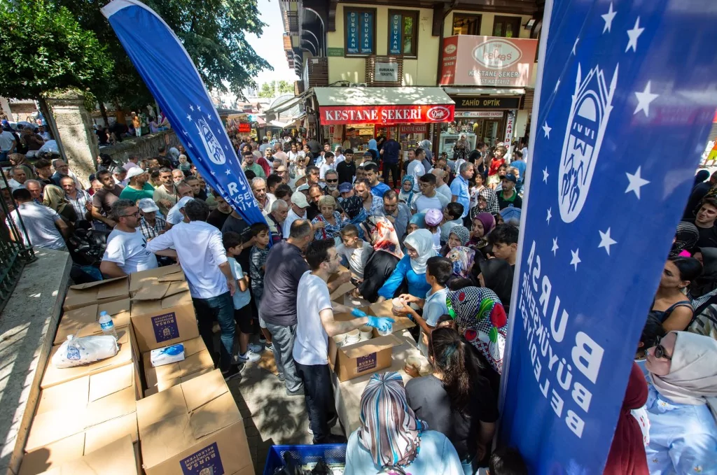 Aşure kazanları birlik için kaynadı