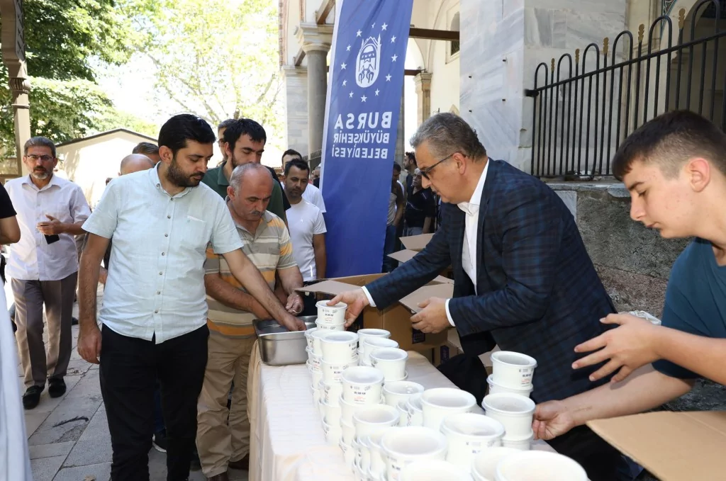 Aşure kazanları birlik için kaynadı