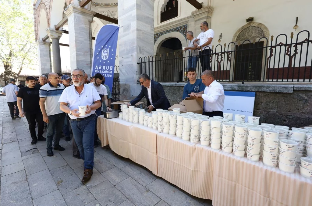 Aşure kazanları birlik için kaynadı