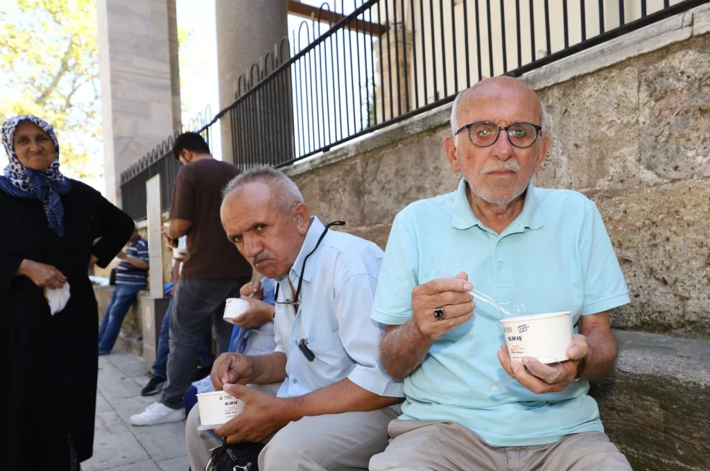 Aşure kazanları birlik için kaynadı
