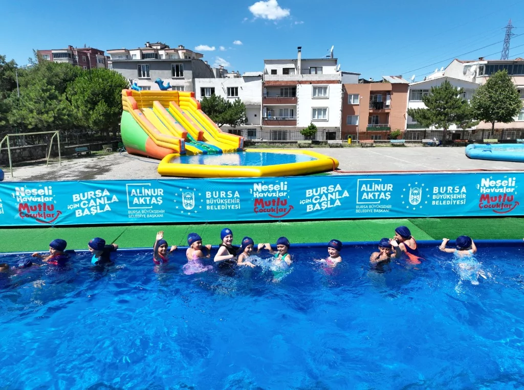 Okul bahçeleri havuzlarla şenlendi