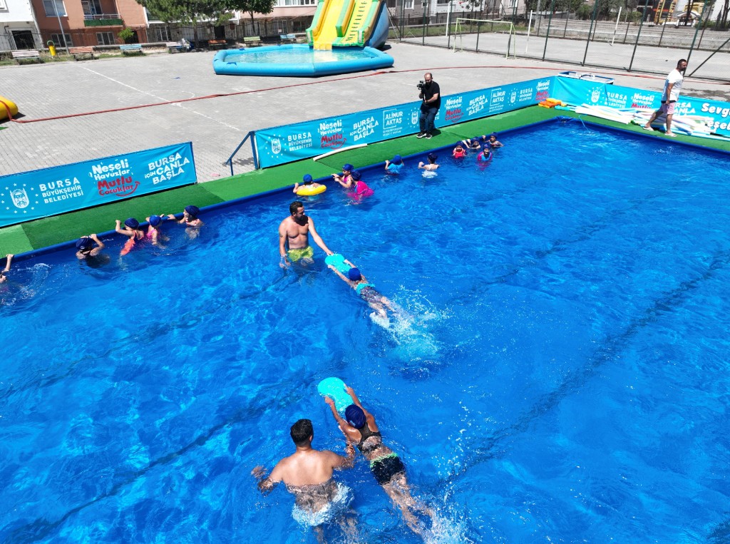 Okul bahçeleri havuzlarla şenlendi