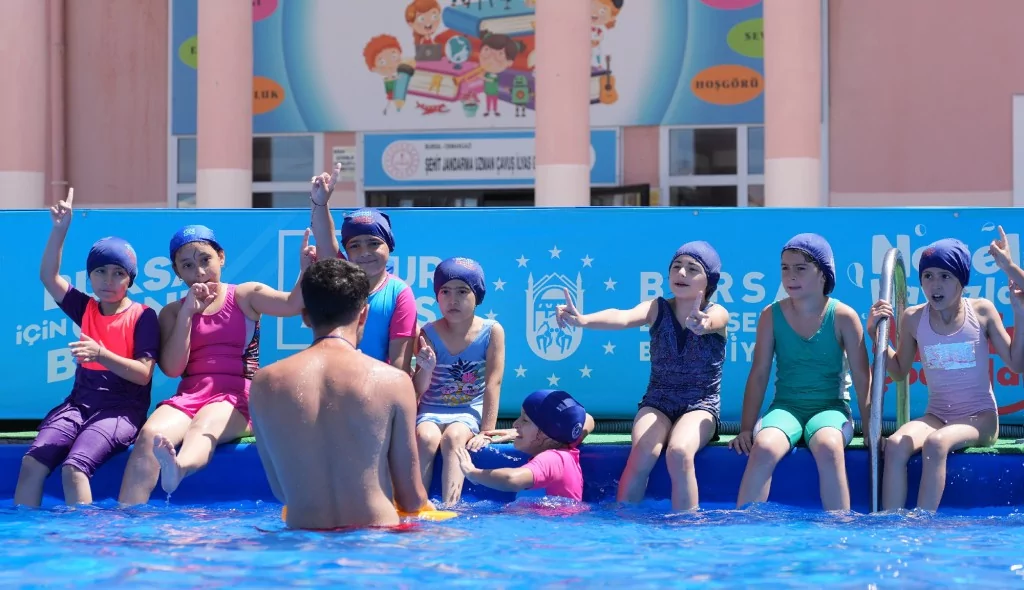 Okul bahçeleri havuzlarla şenlendi