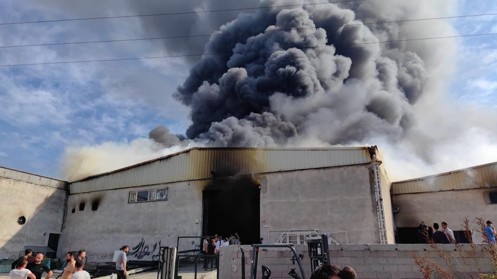 Bursa'da büyük fabrika yangını! Duman gökyüzünü kapladı
