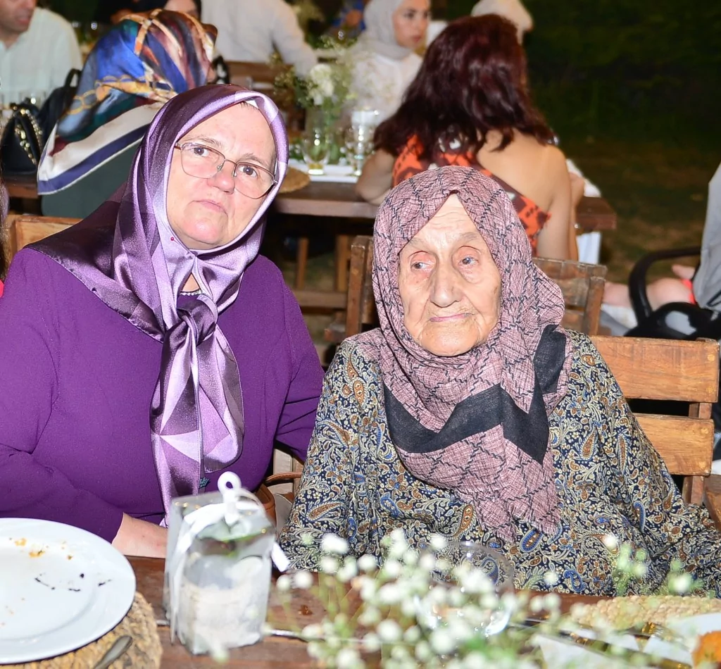 Nişan yüzüklerini taktılar