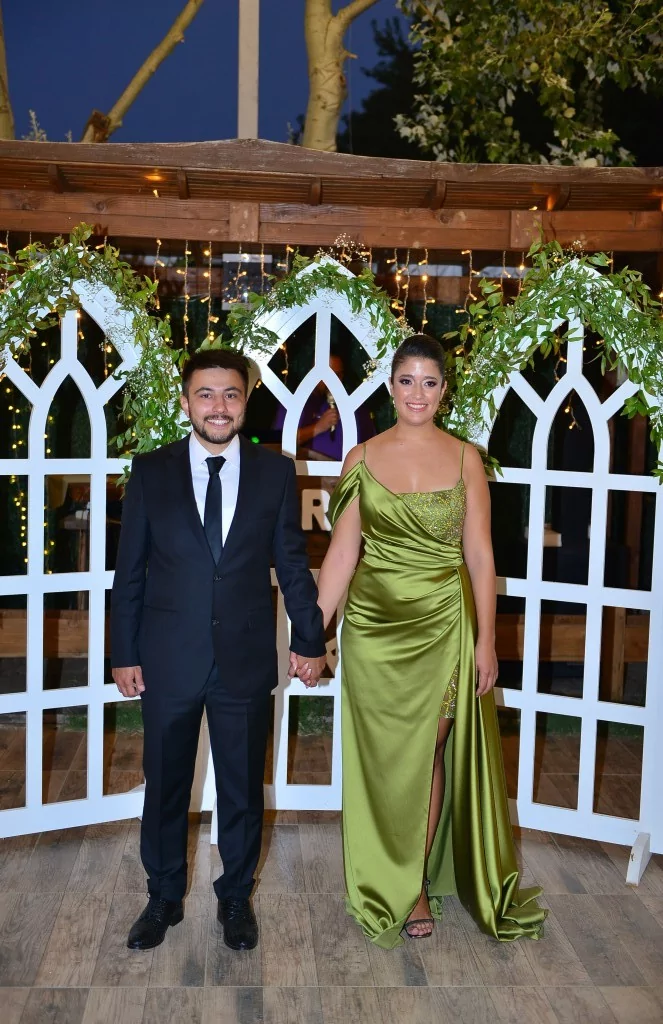 Nişan yüzüklerini taktılar