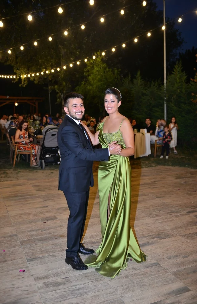 Nişan yüzüklerini taktılar