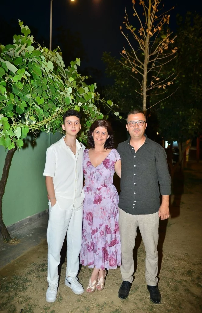 Nişan yüzüklerini taktılar