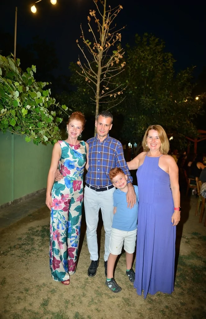 Nişan yüzüklerini taktılar