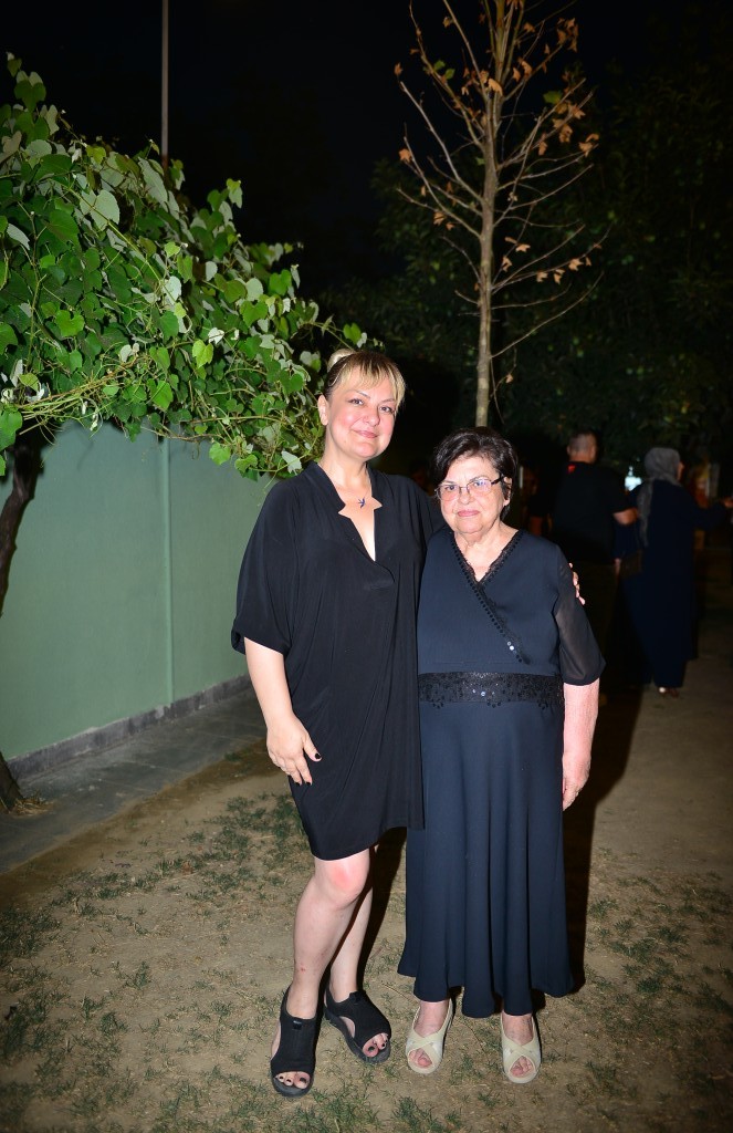 Nişan yüzüklerini taktılar