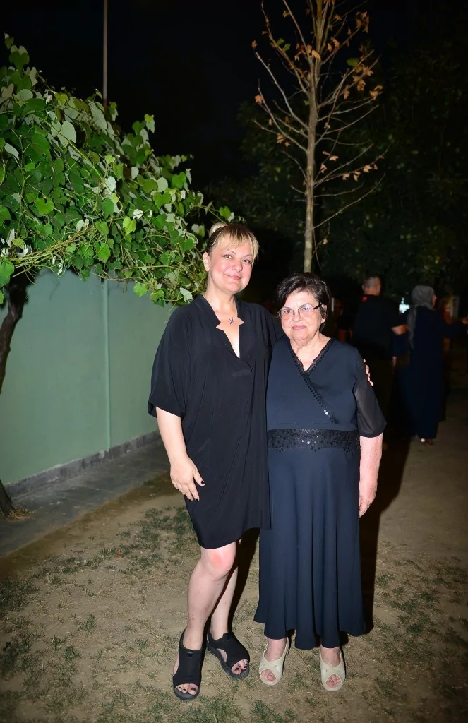 Nişan yüzüklerini taktılar