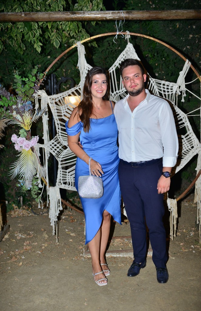 Nişan yüzüklerini taktılar