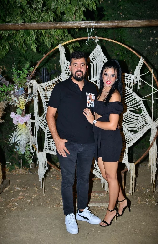 Nişan yüzüklerini taktılar