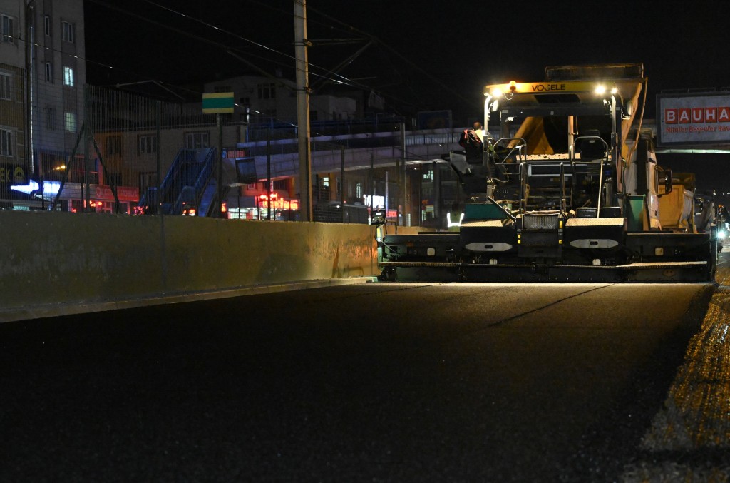 Ankara yolunda gece mesaisi sürüyor