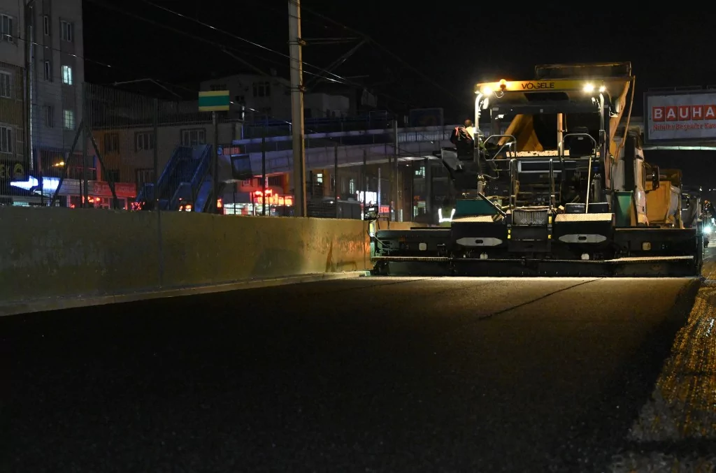 Ankara yolunda gece mesaisi sürüyor