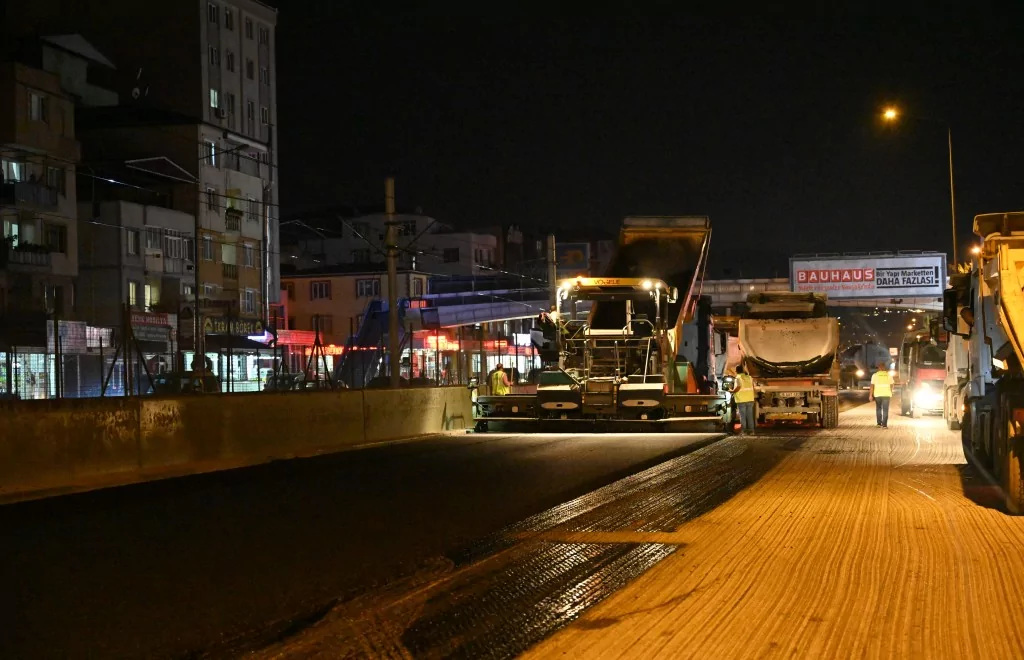 Ankara yolunda gece mesaisi sürüyor