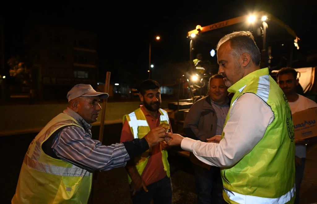 Ankara yolunda gece mesaisi sürüyor
