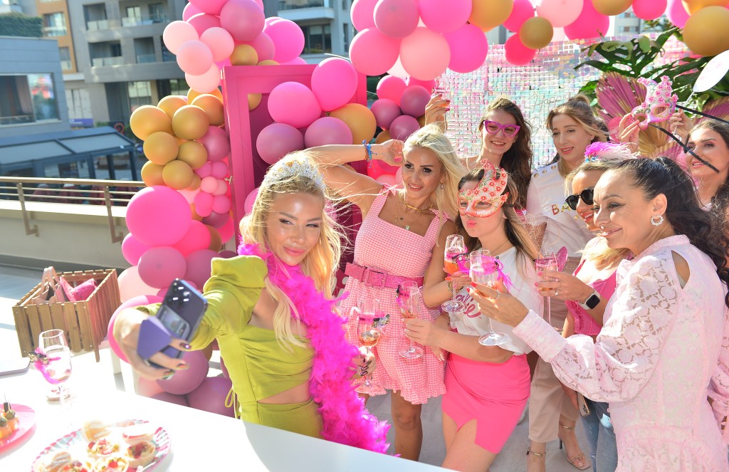 Ünlü modacının yeni yaşına eğlenceli kutlama