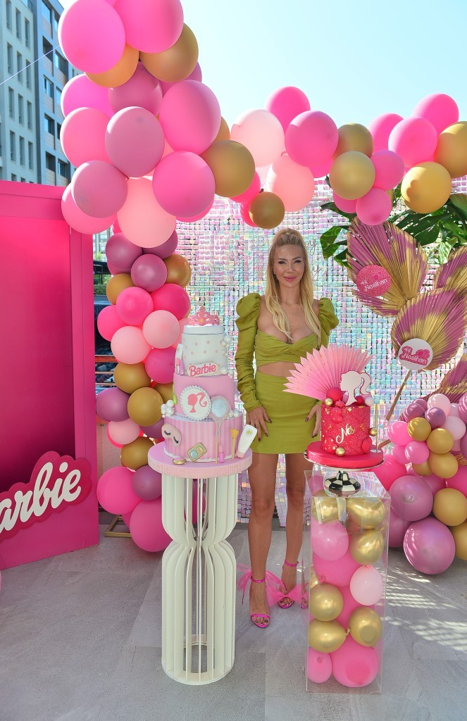 Ünlü modacının yeni yaşına eğlenceli kutlama