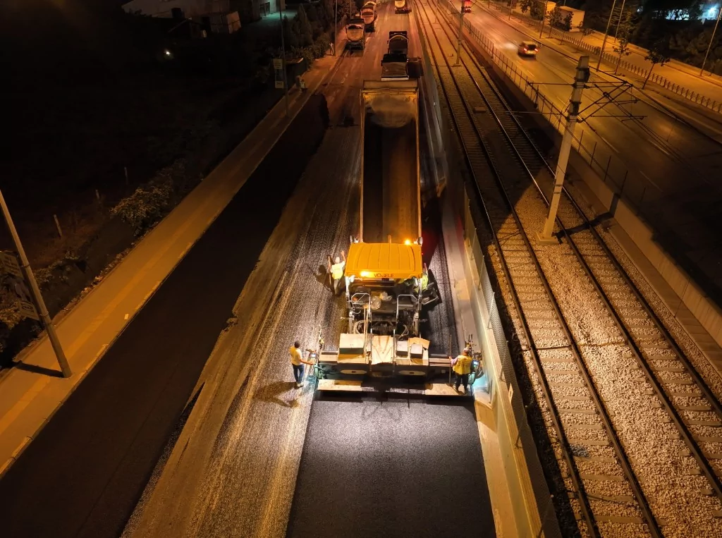 Ankara yolunda gece mesaisi sürüyor