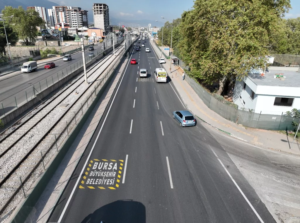 Ankara yolunda gece mesaisi sürüyor