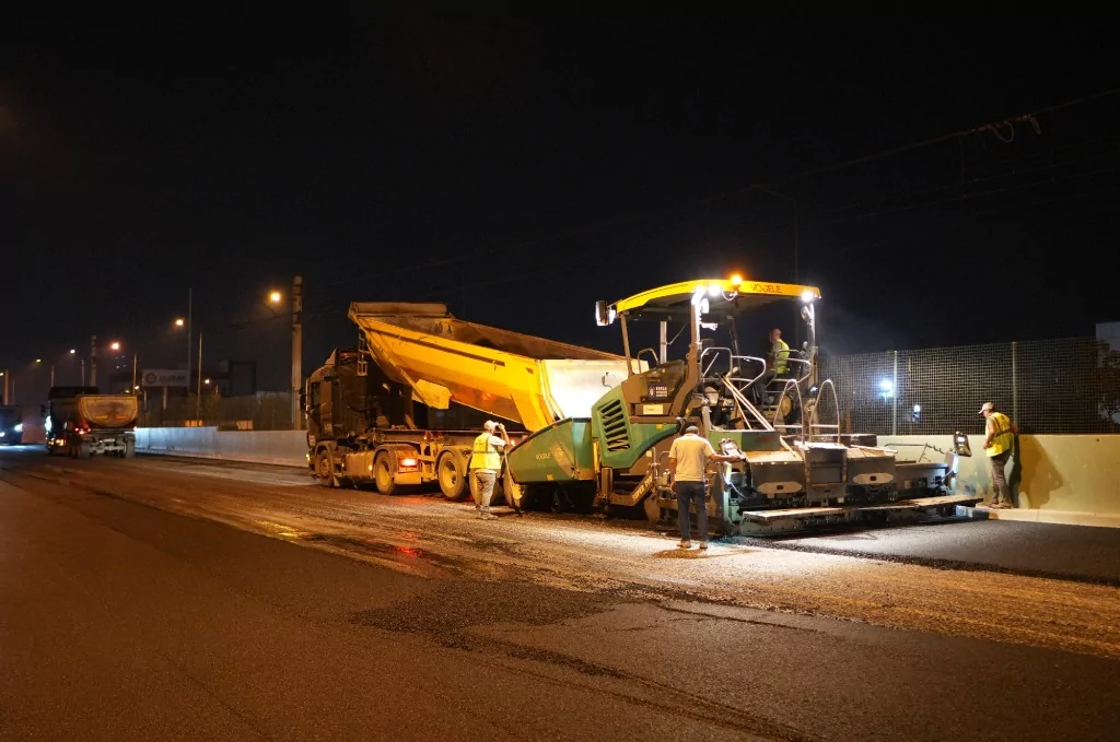 Ankara yolunda gece mesaisi sürüyor