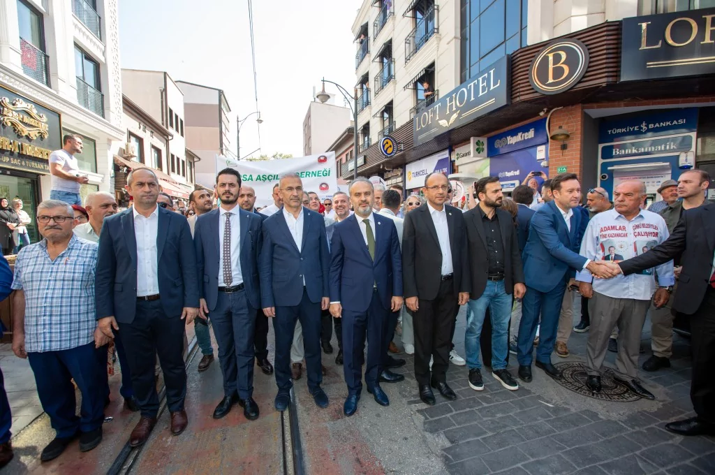 Bursa'nın lezzet şöleni kortejle başladı