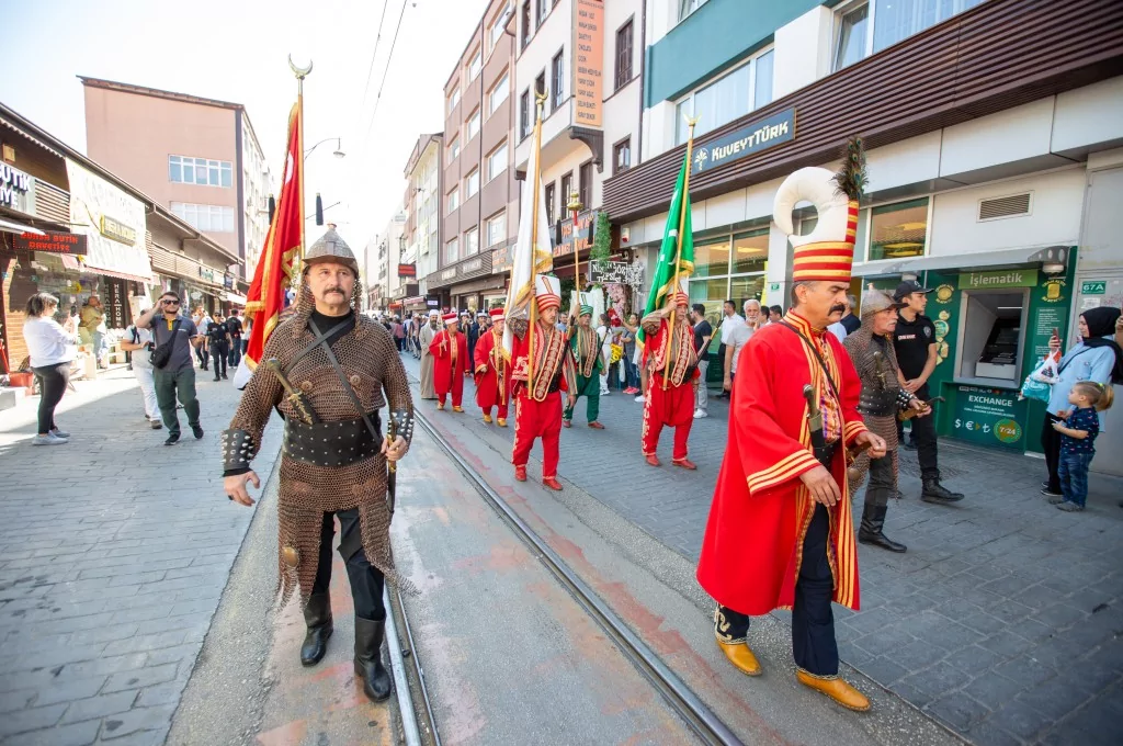 Bursa'nın lezzet şöleni kortejle başladı
